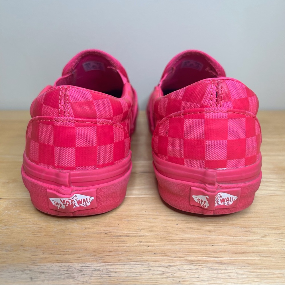 🩷 🩷 RARE FIND 🩷 🩷Vans Classic Slip-On Checkerboard Sneakers on Pink Glow - Picture 3 of 9
